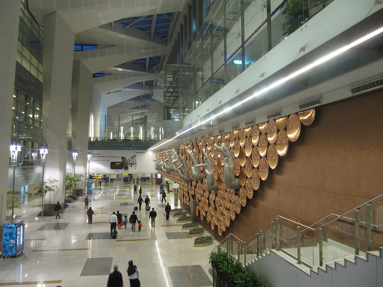 Intérieur du Terminal 3 de l'aéroport de Delhi (Inde)