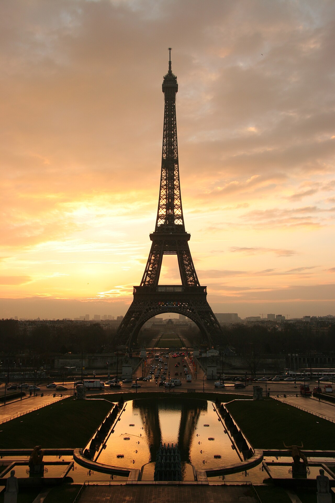 Vols et pickpockets à Paris (tour Eiffel)